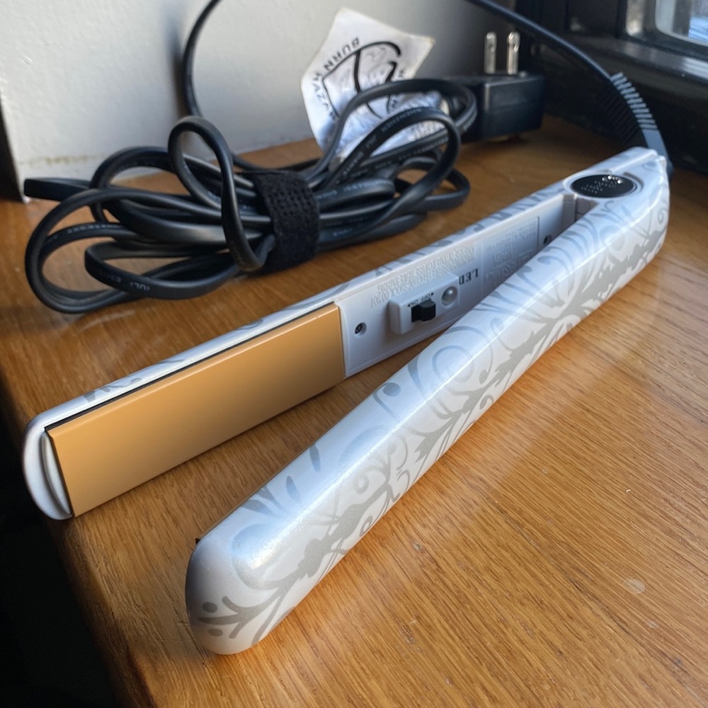 CHI hair straightener